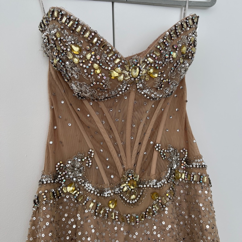 Sherri Hill Gold Prom Dress - Picture 4 of 10
